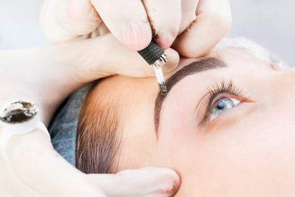 Victoria Derm - Dlaczego warto rozważyć makijaż permanentny brwi (microblading brwi)?